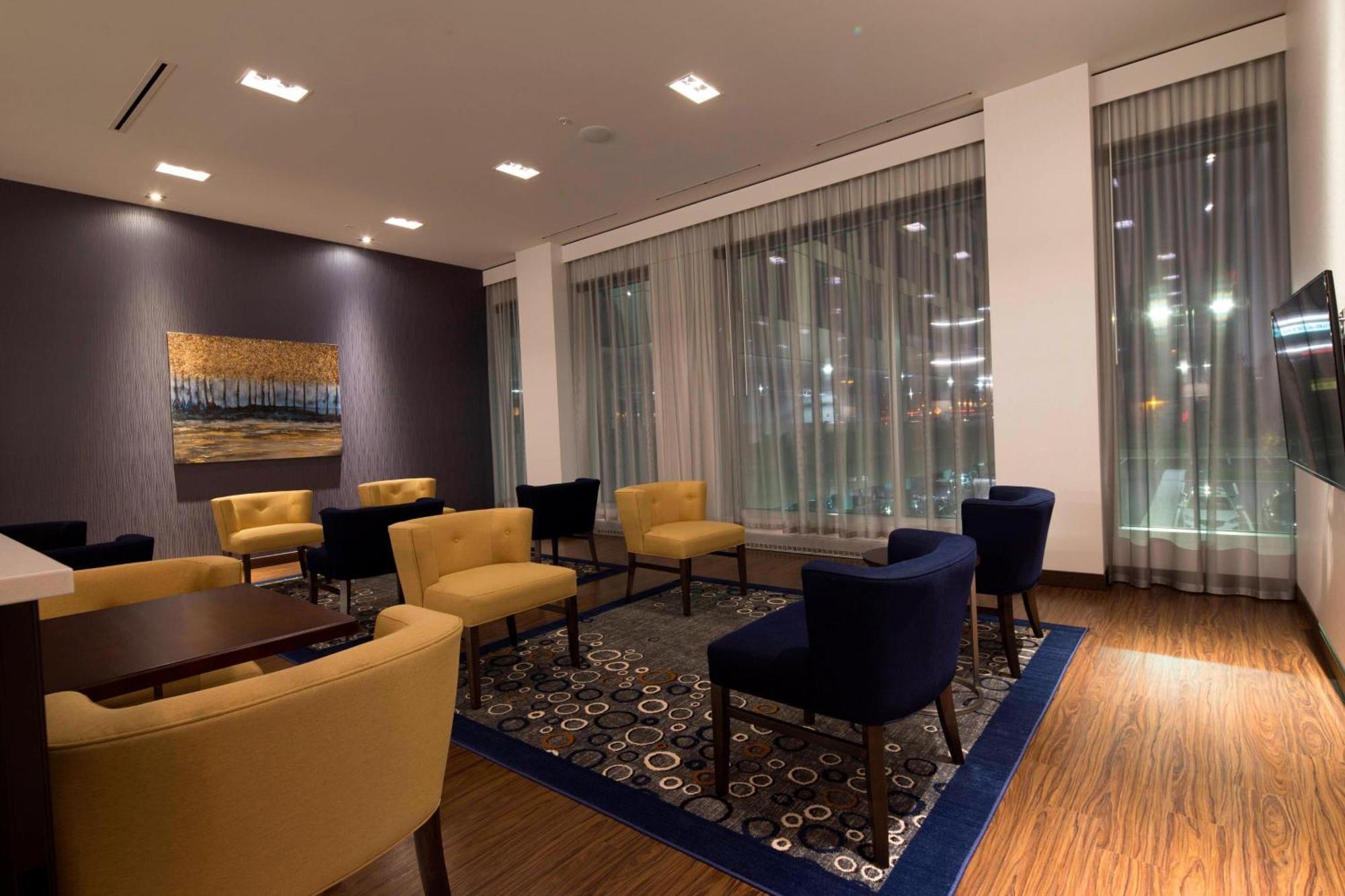 Courtyard By Marriott Quebec City Exterior photo
