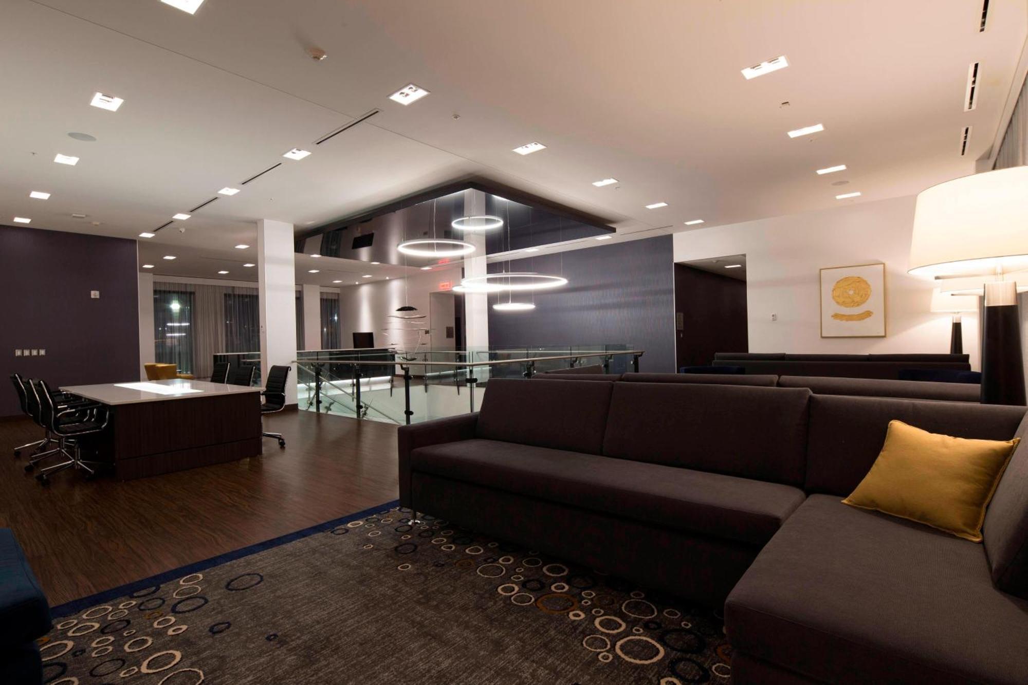 Courtyard By Marriott Quebec City Exterior photo
