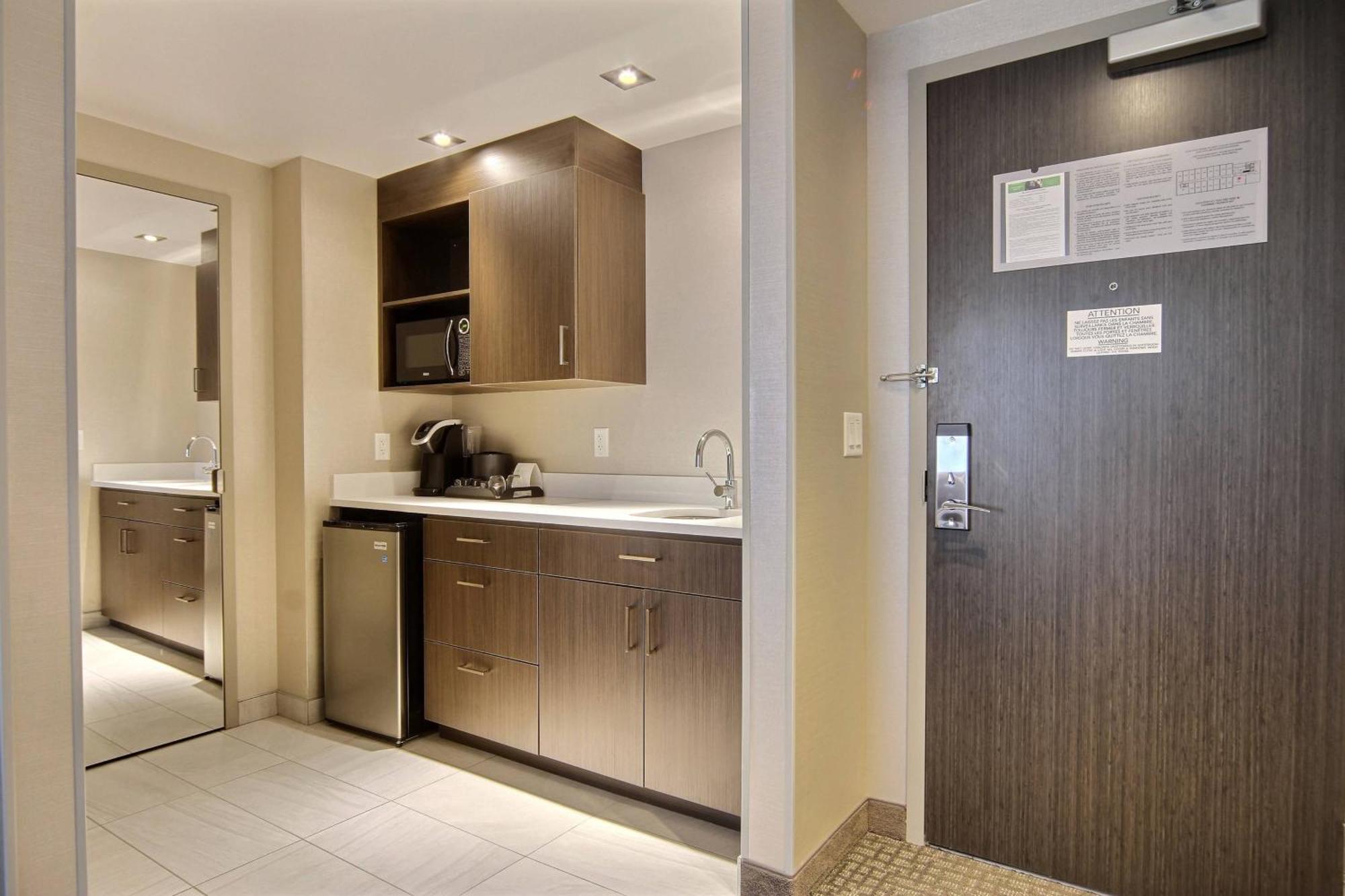Courtyard By Marriott Quebec City Exterior photo