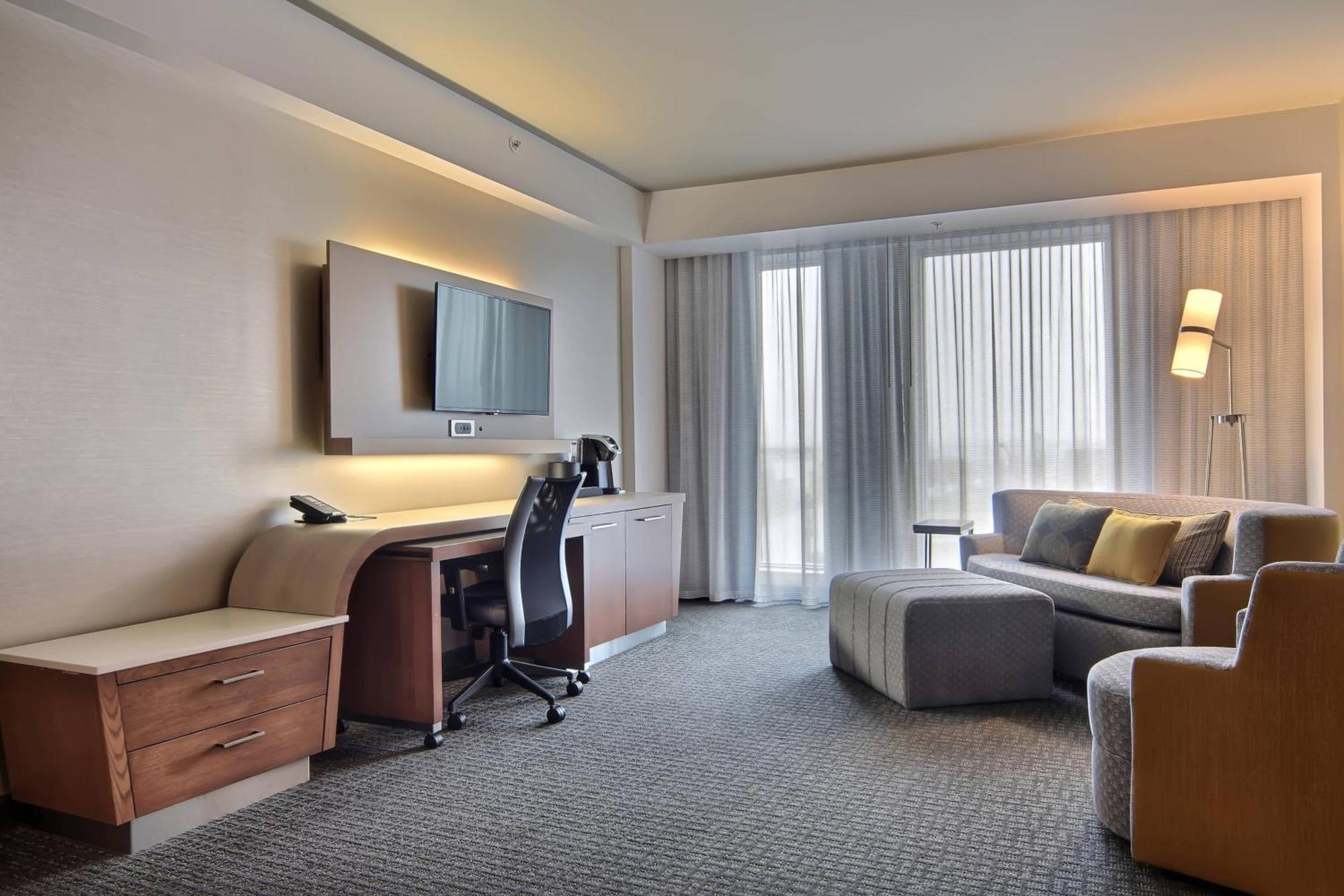 Courtyard By Marriott Quebec City Exterior photo