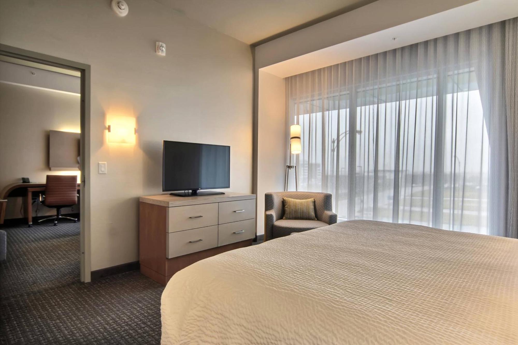 Courtyard By Marriott Quebec City Exterior photo