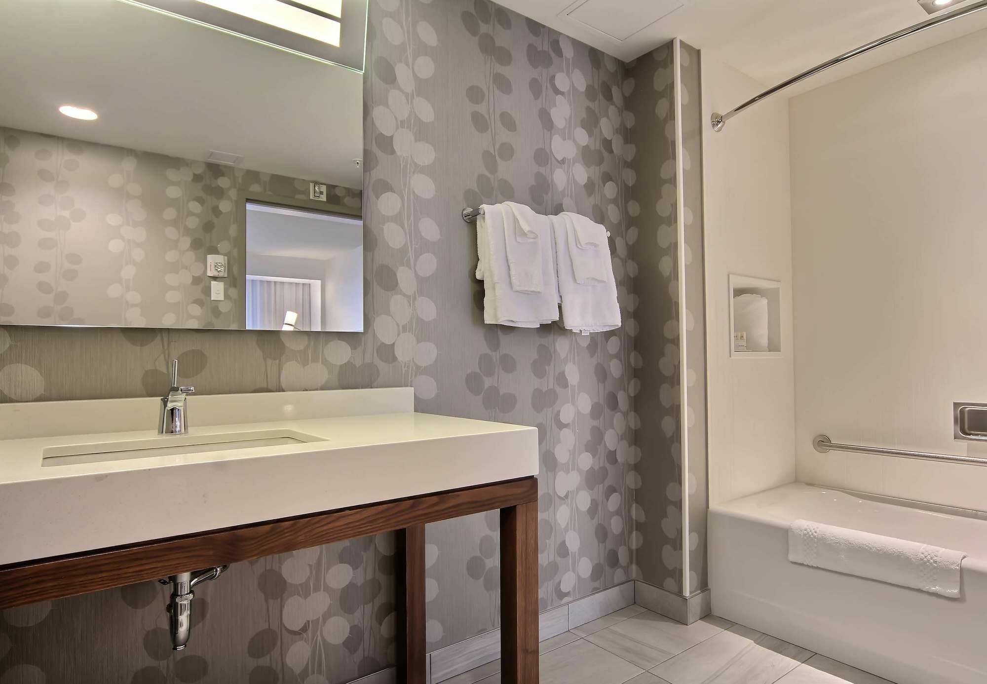 Courtyard By Marriott Quebec City Exterior photo