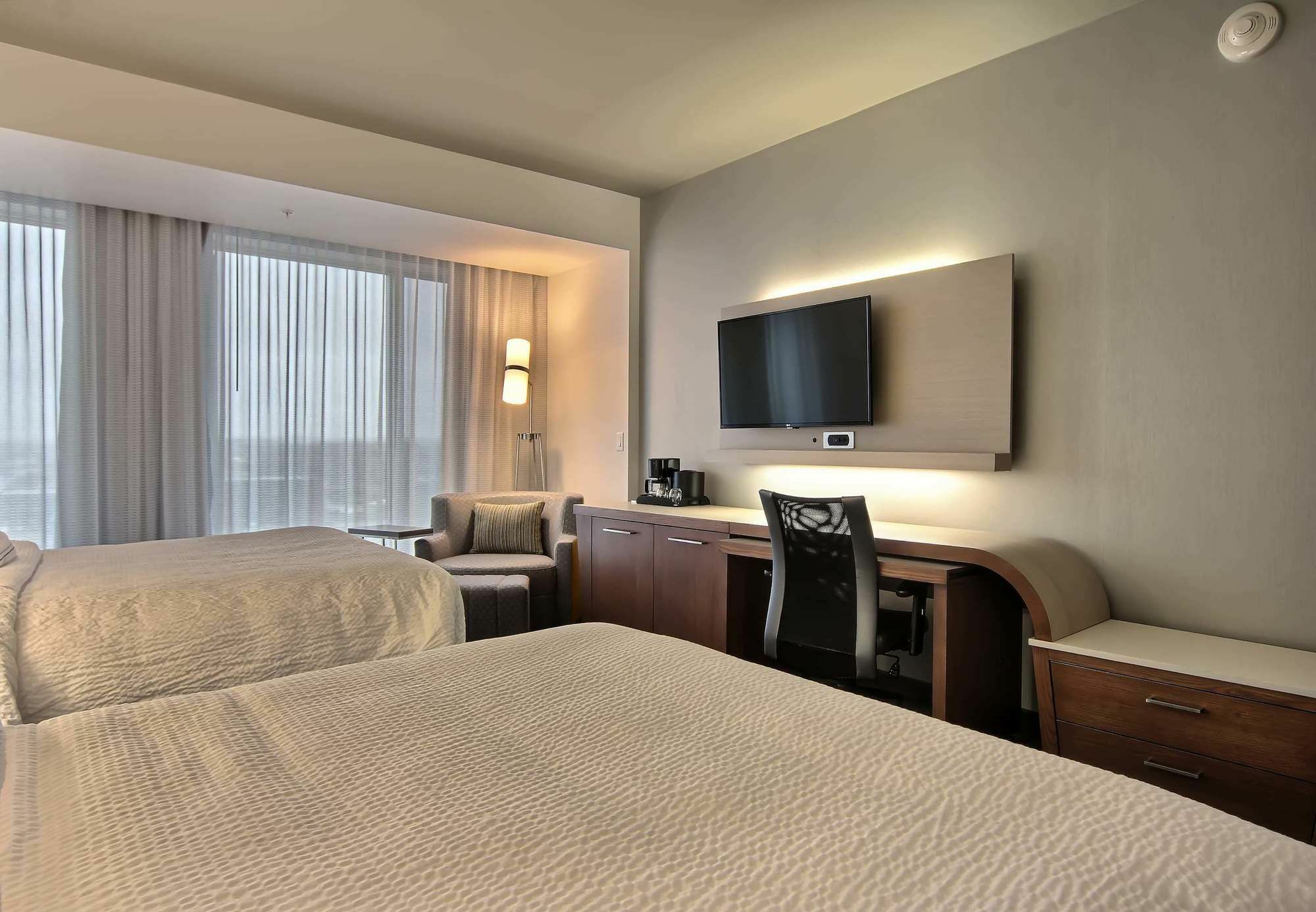 Courtyard By Marriott Quebec City Exterior photo